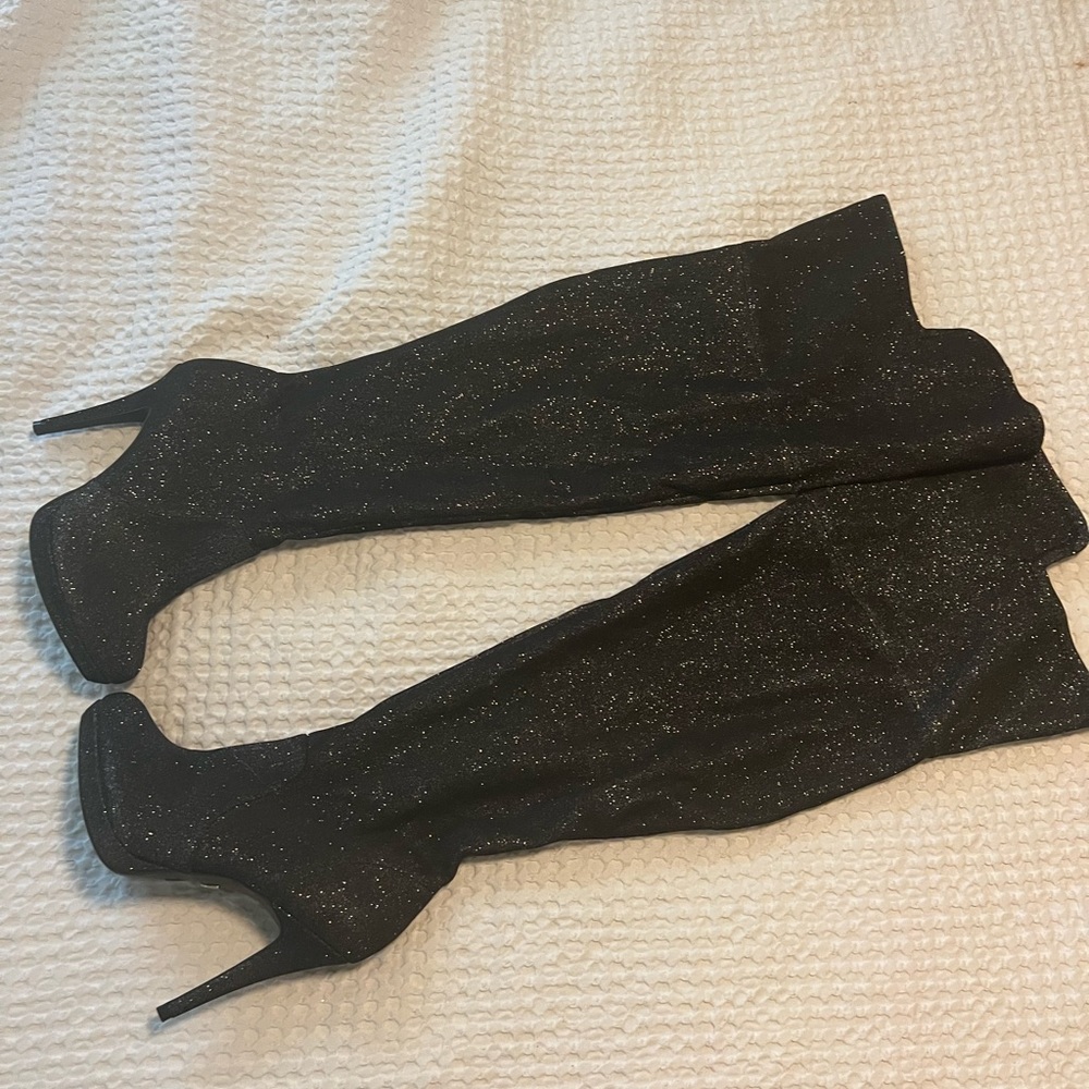 Thalia Sodi boots